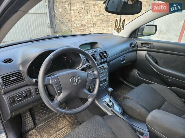 Серый Тойота Авенсис, объемом двигателя 1.79 л и пробегом 224 тыс. км за 7400 $, фото 9 на Automoto.ua