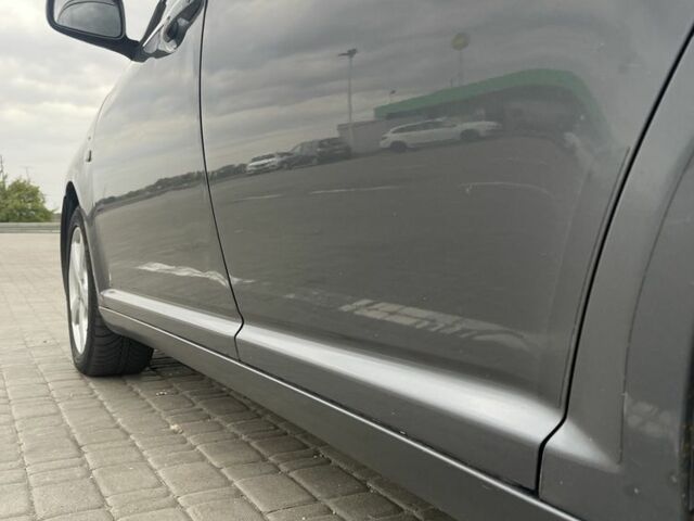 Серый Тойота Авенсис, объемом двигателя 2.2 л и пробегом 300 тыс. км за 3099 $, фото 6 на Automoto.ua