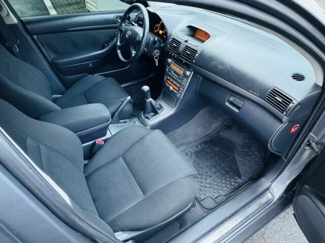 Серый Тойота Авенсис, объемом двигателя 2 л и пробегом 231 тыс. км за 2950 $, фото 11 на Automoto.ua