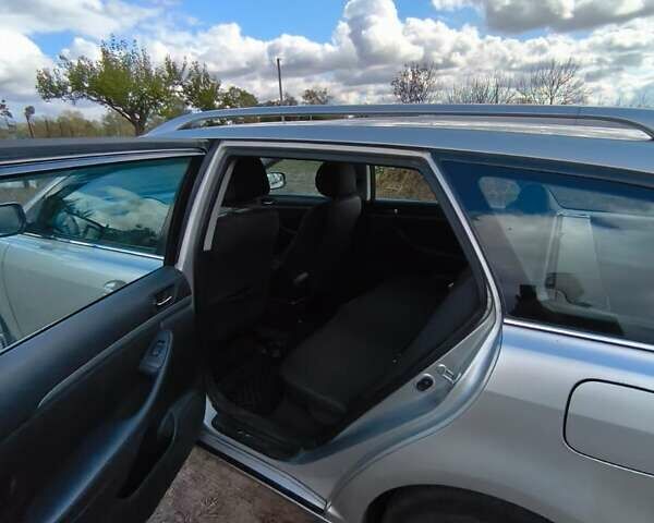 Серый Тойота Авенсис, объемом двигателя 2 л и пробегом 307 тыс. км за 7500 $, фото 9 на Automoto.ua