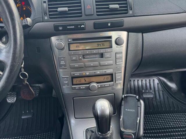 Сірий Тойота Авенсіс, об'ємом двигуна 2 л та пробігом 310 тис. км за 2750 $, фото 13 на Automoto.ua