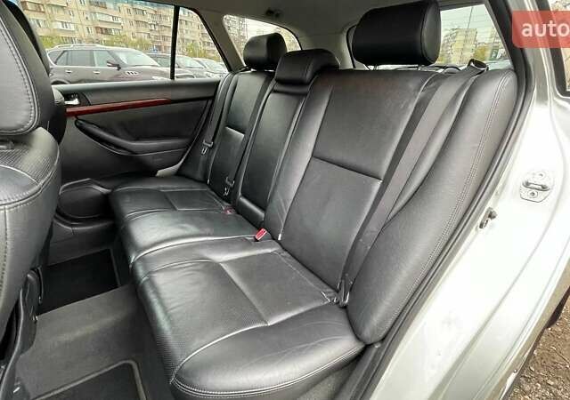 Серый Тойота Авенсис, объемом двигателя 2.2 л и пробегом 299 тыс. км за 7490 $, фото 9 на Automoto.ua