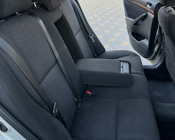 Сірий Тойота Авенсіс, об'ємом двигуна 1.8 л та пробігом 265 тис. км за 5999 $, фото 23 на Automoto.ua