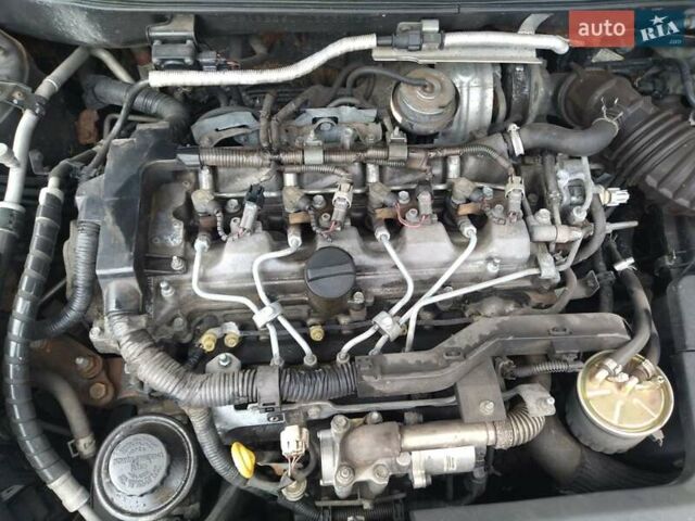 Серый Тойота Авенсис, объемом двигателя 2.2 л и пробегом 257 тыс. км за 6100 $, фото 17 на Automoto.ua