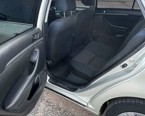 Серый Тойота Авенсис, объемом двигателя 1.79 л и пробегом 181 тыс. км за 6200 $, фото 34 на Automoto.ua