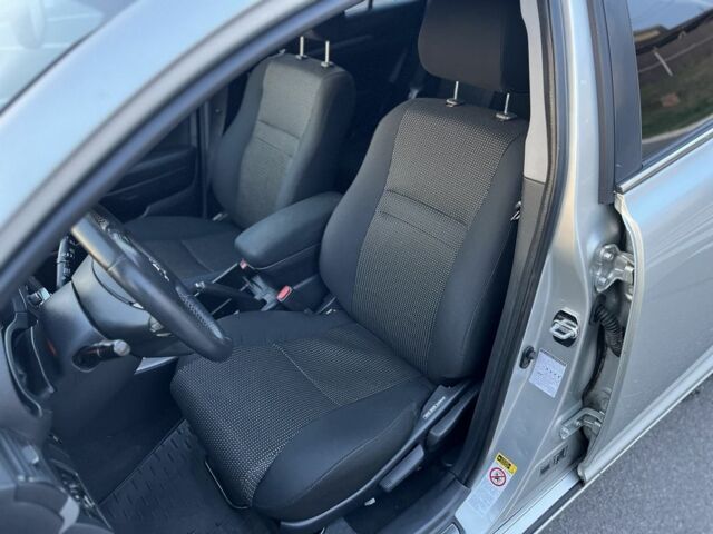 Серый Тойота Авенсис, объемом двигателя 2.2 л и пробегом 250 тыс. км за 7200 $, фото 18 на Automoto.ua