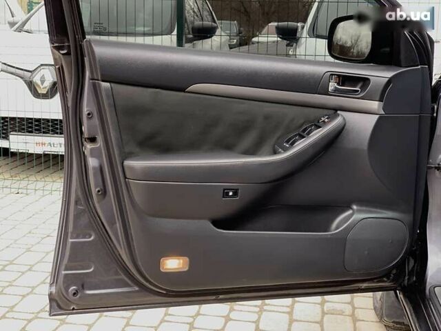 Серый Тойота Авенсис, объемом двигателя 2.2 л и пробегом 272 тыс. км за 4000 $, фото 22 на Automoto.ua