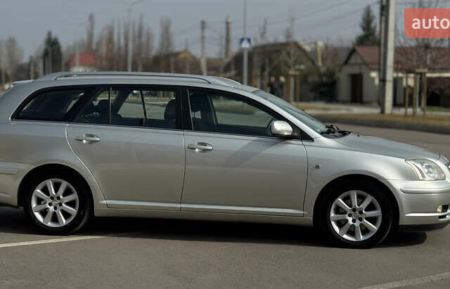 Серый Тойота Авенсис, объемом двигателя 2 л и пробегом 229 тыс. км за 6300 $, фото 13 на Automoto.ua