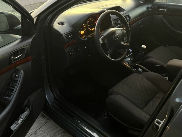 Серый Тойота Авенсис, объемом двигателя 2.2 л и пробегом 280 тыс. км за 2800 $, фото 6 на Automoto.ua