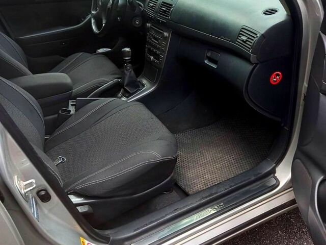 Серый Тойота Авенсис, объемом двигателя 2.2 л и пробегом 229 тыс. км за 5800 $, фото 7 на Automoto.ua