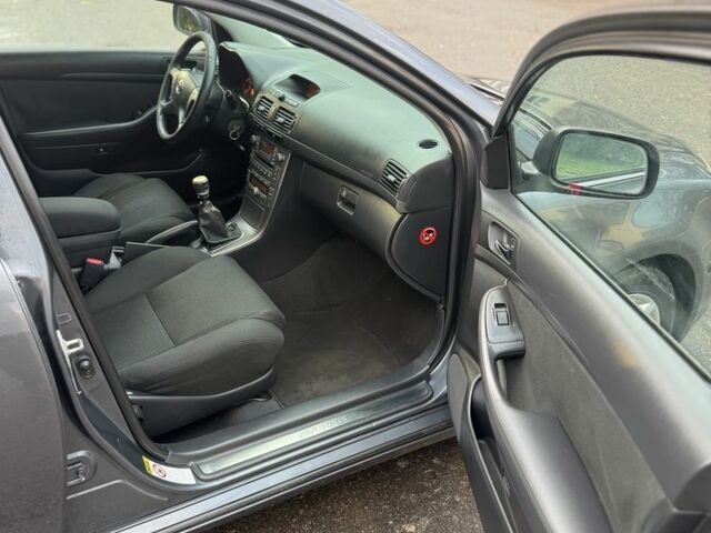 Сірий Тойота Авенсіс, об'ємом двигуна 2 л та пробігом 250 тис. км за 3250 $, фото 16 на Automoto.ua