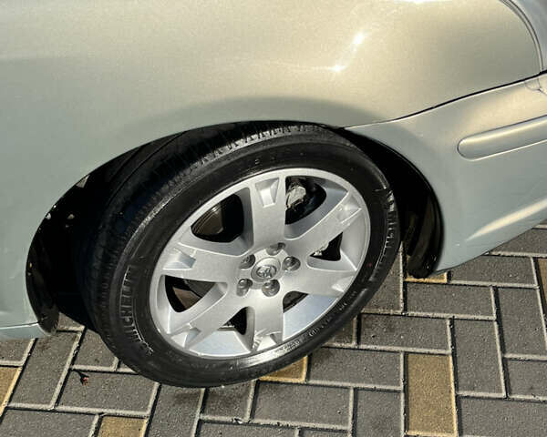 Сірий Тойота Авенсіс, об'ємом двигуна 1.8 л та пробігом 265 тис. км за 5999 $, фото 13 на Automoto.ua