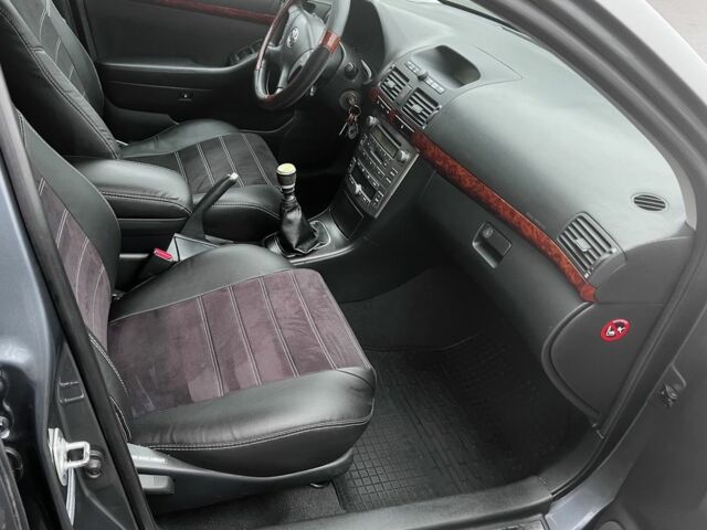 Серый Тойота Авенсис, объемом двигателя 2.2 л и пробегом 411 тыс. км за 5800 $, фото 5 на Automoto.ua