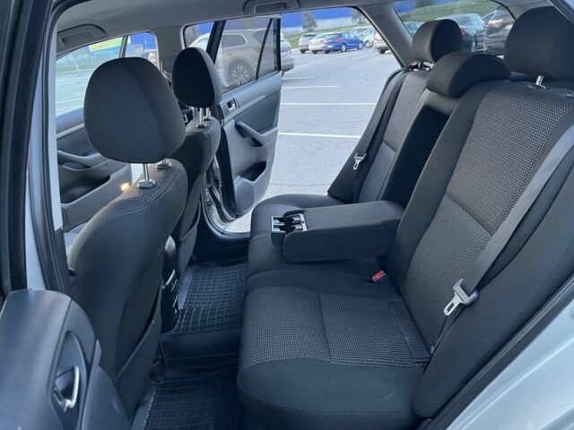 Серый Тойота Авенсис, объемом двигателя 2.2 л и пробегом 250 тыс. км за 7200 $, фото 22 на Automoto.ua