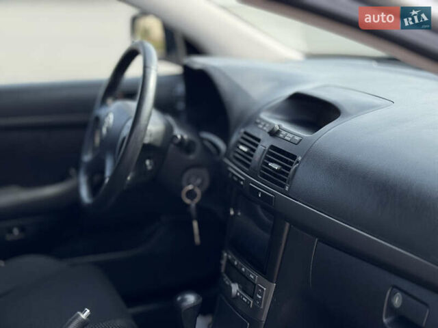Серый Тойота Авенсис, объемом двигателя 2 л и пробегом 229 тыс. км за 6300 $, фото 40 на Automoto.ua