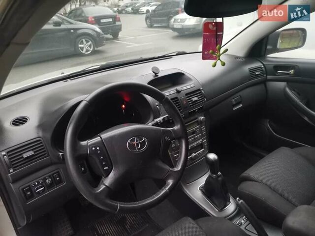 Серый Тойота Авенсис, объемом двигателя 1.8 л и пробегом 280 тыс. км за 7000 $, фото 1 на Automoto.ua