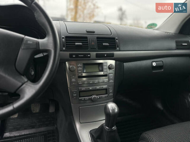 Серый Тойота Авенсис, объемом двигателя 1.8 л и пробегом 219 тыс. км за 6700 $, фото 28 на Automoto.ua