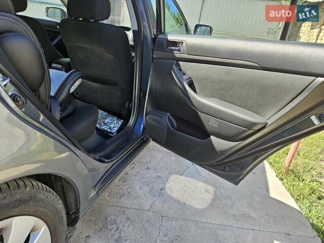 Серый Тойота Авенсис, объемом двигателя 1.79 л и пробегом 224 тыс. км за 7400 $, фото 13 на Automoto.ua