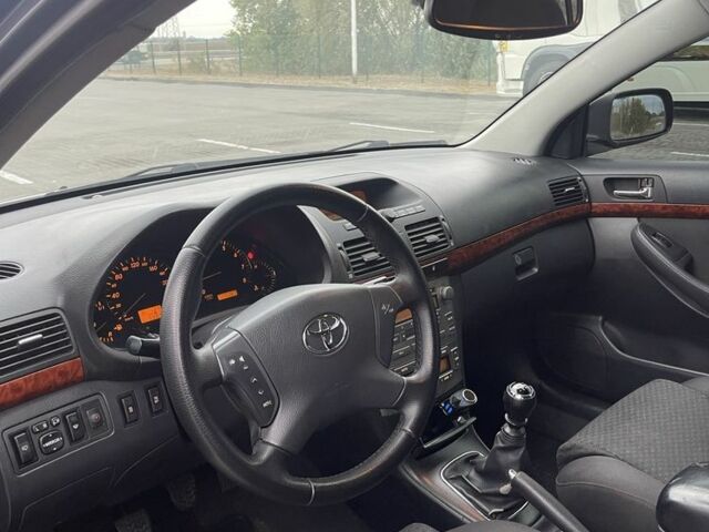 Серый Тойота Авенсис, объемом двигателя 2.2 л и пробегом 300 тыс. км за 3099 $, фото 7 на Automoto.ua
