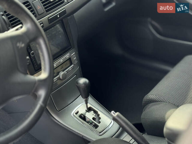 Серый Тойота Авенсис, объемом двигателя 2 л и пробегом 229 тыс. км за 6300 $, фото 26 на Automoto.ua