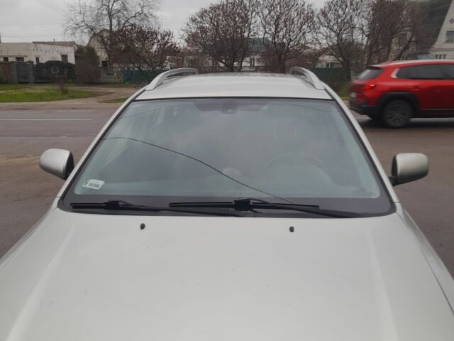 Серый Тойота Авенсис, объемом двигателя 2 л и пробегом 300 тыс. км за 2550 $, фото 15 на Automoto.ua