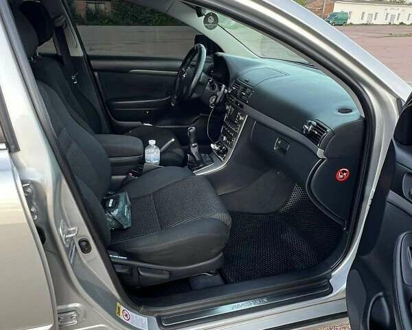 Серый Тойота Авенсис, объемом двигателя 1.79 л и пробегом 181 тыс. км за 6200 $, фото 22 на Automoto.ua