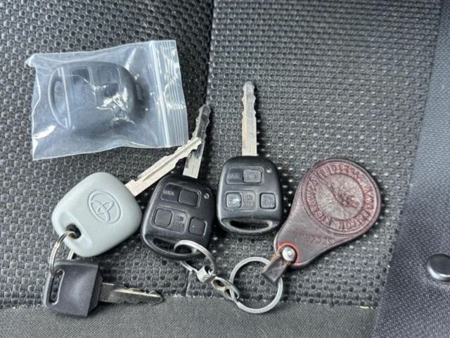 Сірий Тойота Авенсіс, об'ємом двигуна 2 л та пробігом 310 тис. км за 2750 $, фото 6 на Automoto.ua