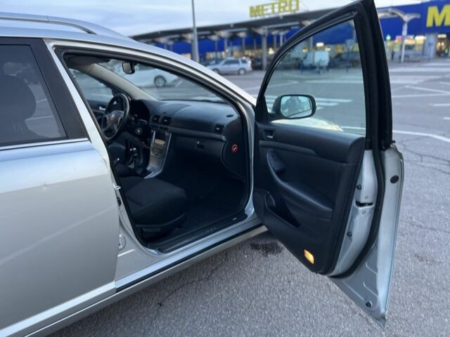 Серый Тойота Авенсис, объемом двигателя 2.2 л и пробегом 250 тыс. км за 7200 $, фото 19 на Automoto.ua