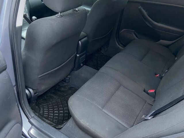 Серый Тойота Авенсис, объемом двигателя 2 л и пробегом 300 тыс. км за 3100 $, фото 6 на Automoto.ua