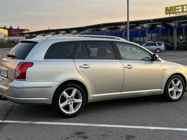 Серый Тойота Авенсис, объемом двигателя 2.2 л и пробегом 250 тыс. км за 7200 $, фото 2 на Automoto.ua