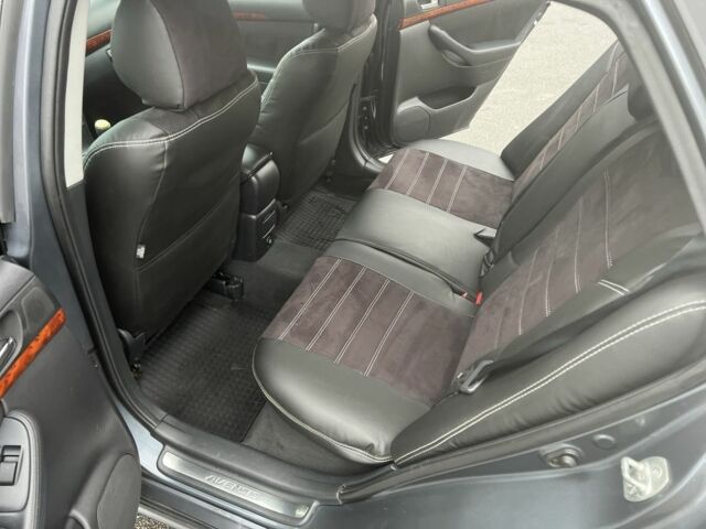 Серый Тойота Авенсис, объемом двигателя 2.2 л и пробегом 411 тыс. км за 5800 $, фото 6 на Automoto.ua