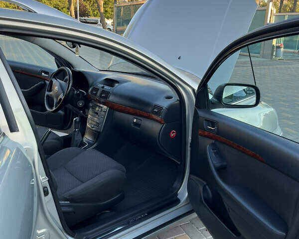 Сірий Тойота Авенсіс, об'ємом двигуна 1.8 л та пробігом 265 тис. км за 5999 $, фото 21 на Automoto.ua