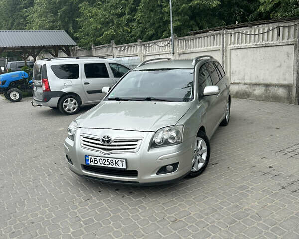 Сірий Тойота Авенсіс, об'ємом двигуна 1.8 л та пробігом 200 тис. км за 7500 $, фото 1 на Automoto.ua