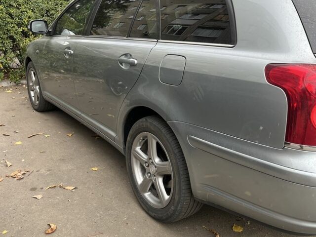 Серый Тойота Авенсис, объемом двигателя 2.2 л и пробегом 200 тыс. км за 7250 $, фото 4 на Automoto.ua