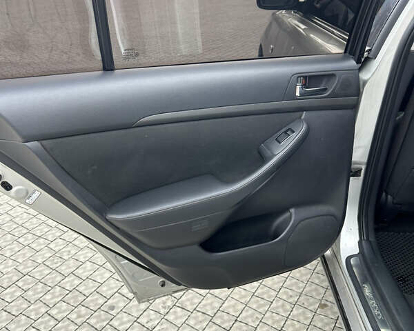 Серый Тойота Авенсис, объемом двигателя 2.23 л и пробегом 231 тыс. км за 6600 $, фото 20 на Automoto.ua