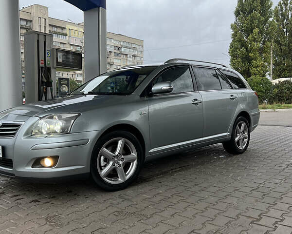Серый Тойота Авенсис, объемом двигателя 2.2 л и пробегом 201 тыс. км за 7250 $, фото 2 на Automoto.ua