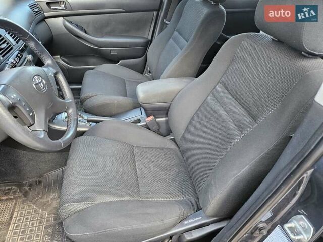 Серый Тойота Авенсис, объемом двигателя 1.79 л и пробегом 224 тыс. км за 7400 $, фото 8 на Automoto.ua