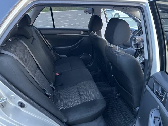 Серый Тойота Авенсис, объемом двигателя 2.2 л и пробегом 250 тыс. км за 7200 $, фото 21 на Automoto.ua