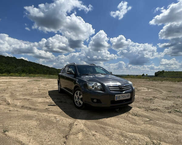 Серый Тойота Авенсис, объемом двигателя 2.2 л и пробегом 306 тыс. км за 6450 $, фото 1 на Automoto.ua