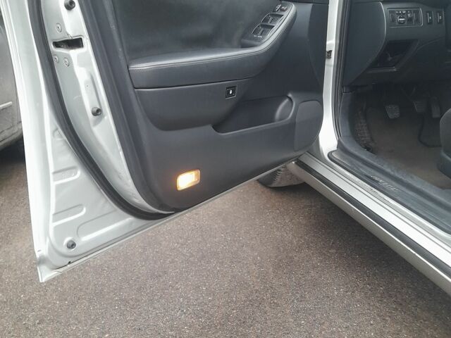 Серый Тойота Авенсис, объемом двигателя 2 л и пробегом 300 тыс. км за 2550 $, фото 9 на Automoto.ua