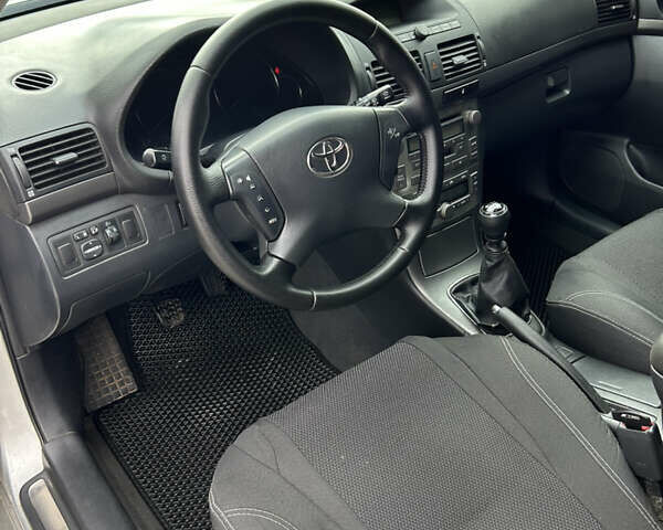 Серый Тойота Авенсис, объемом двигателя 2.23 л и пробегом 231 тыс. км за 6600 $, фото 12 на Automoto.ua