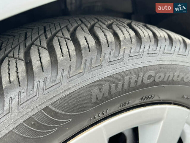 Сірий Тойота Авенсіс, об'ємом двигуна 1.8 л та пробігом 233 тис. км за 7700 $, фото 17 на Automoto.ua