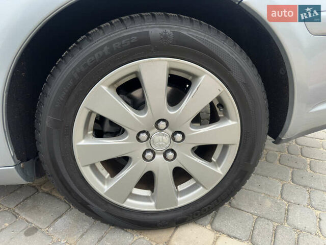 Серый Тойота Авенсис, объемом двигателя 1.8 л и пробегом 203 тыс. км за 7499 $, фото 6 на Automoto.ua