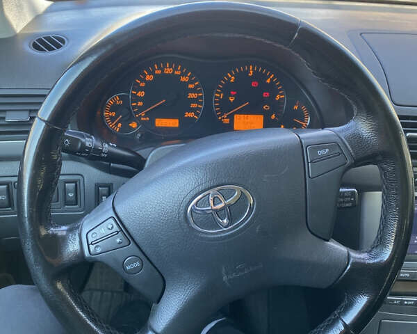 Серый Тойота Авенсис, объемом двигателя 2 л и пробегом 260 тыс. км за 6500 $, фото 13 на Automoto.ua