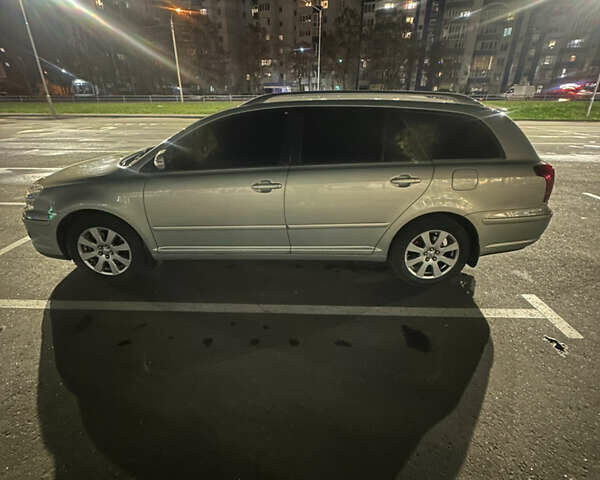 Серый Тойота Авенсис, объемом двигателя 2 л и пробегом 243 тыс. км за 6850 $, фото 4 на Automoto.ua