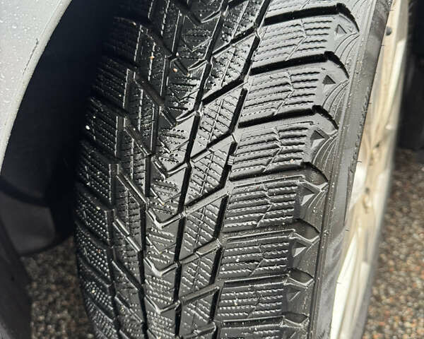 Серый Тойота Авенсис, объемом двигателя 2.2 л и пробегом 367 тыс. км за 6800 $, фото 5 на Automoto.ua