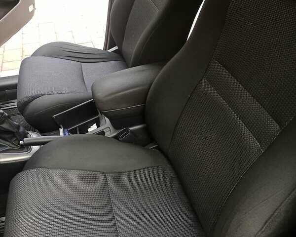 Серый Тойота Авенсис, объемом двигателя 2 л и пробегом 285 тыс. км за 6200 $, фото 9 на Automoto.ua