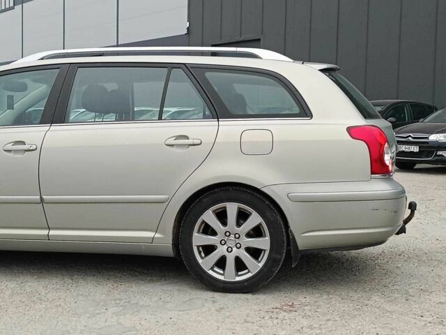 Серый Тойота Авенсис, объемом двигателя 2 л и пробегом 353 тыс. км за 6450 $, фото 4 на Automoto.ua