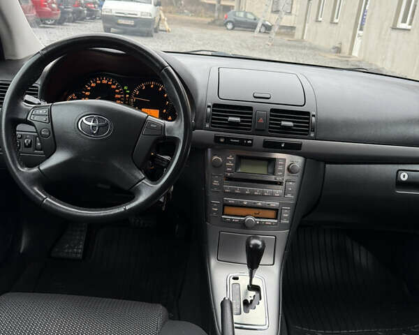 Серый Тойота Авенсис, объемом двигателя 2 л и пробегом 194 тыс. км за 7800 $, фото 93 на Automoto.ua