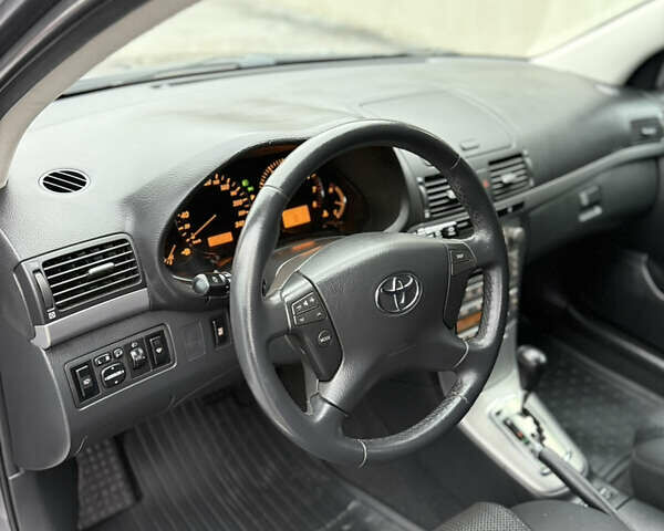 Серый Тойота Авенсис, объемом двигателя 2 л и пробегом 194 тыс. км за 7800 $, фото 108 на Automoto.ua